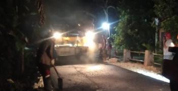  Maksimalkan Waktu, Pengaspalan Jalan Program TMMD 110 Bojonegoro Dikerjakan Malam Hari